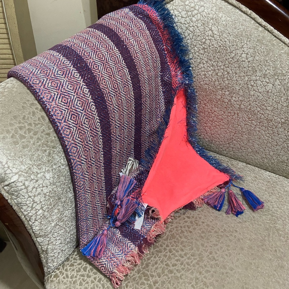 Sunwear Women Secret Throw. - Picture 3 of 12